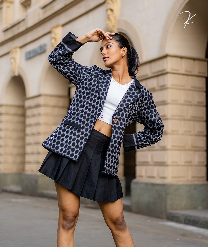 Krushnachuda-Black-Dahlia